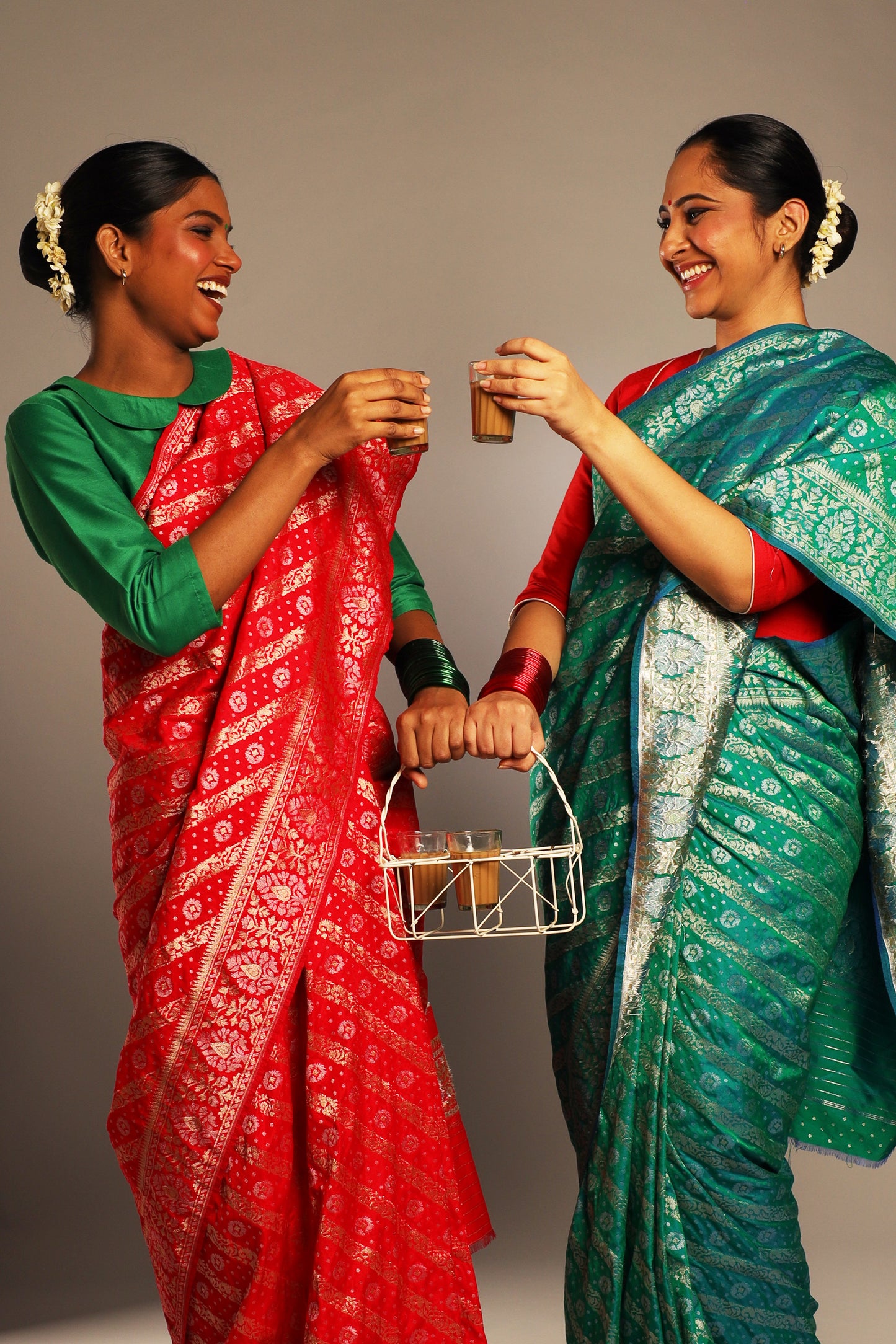 Luxurious Silk True Red Saree with Muted Gold Banarasi Phekwa Work and Stunning Pallu