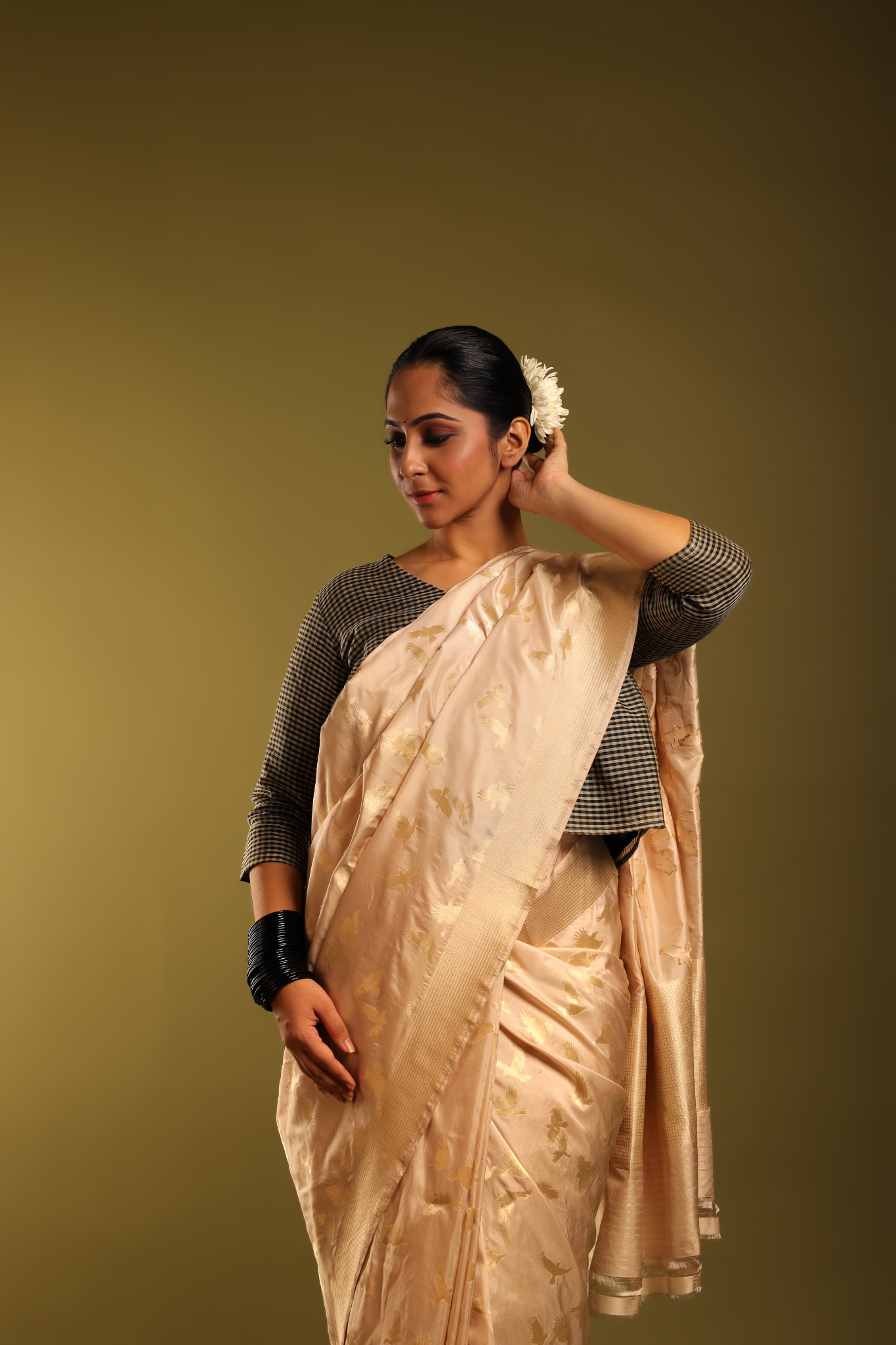 Serene Frost Ivory With Muted Golden Bird Motifs
