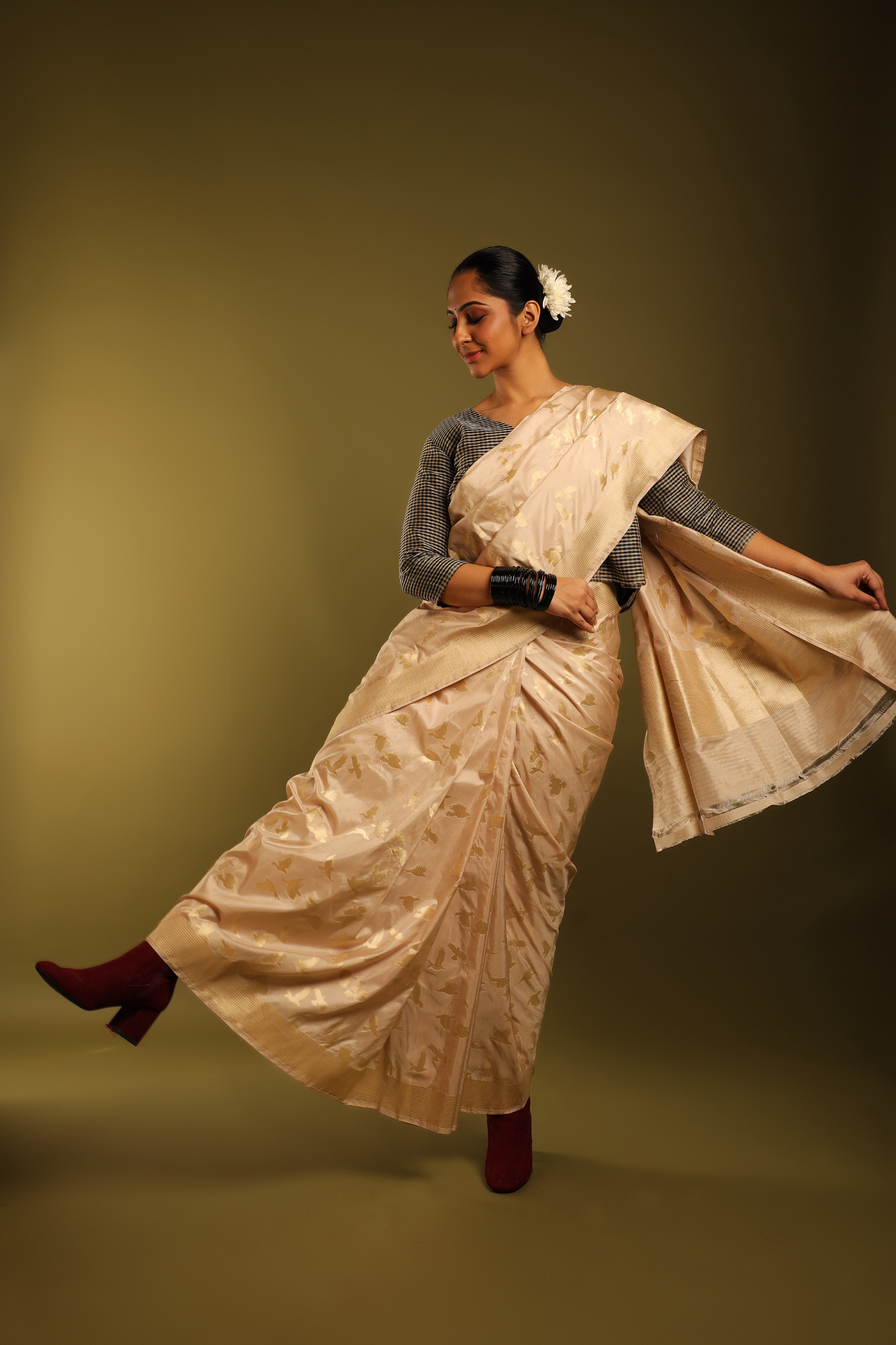 Serene Frost Ivory With Muted Golden Bird Motifs