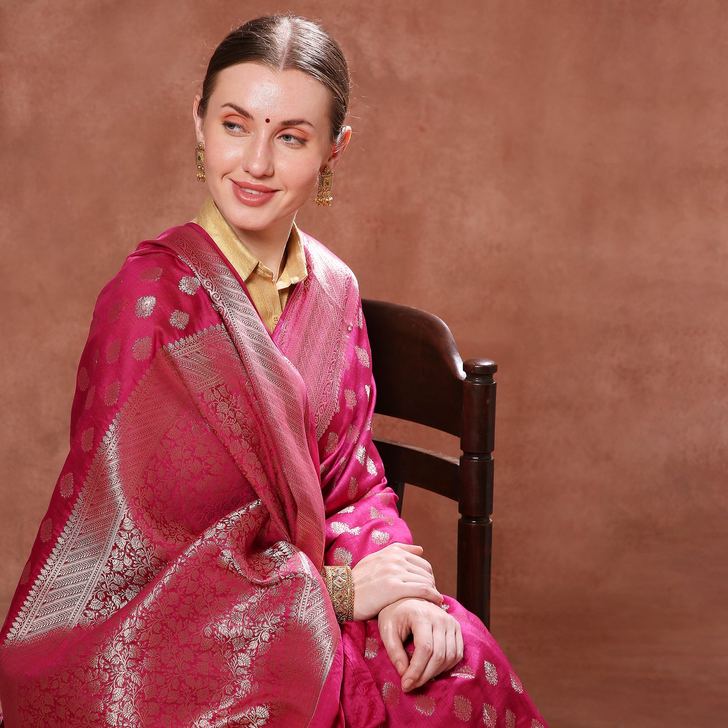 Elegant Rani Pure Silk Elegance with Woven Muted Gold Motifs