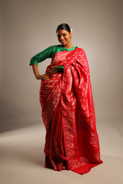 Luxurious Silk True Red Saree with Muted Gold Banarasi Phekwa Work and Stunning Pallu